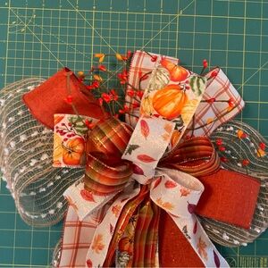 Thanksgiving wires bow